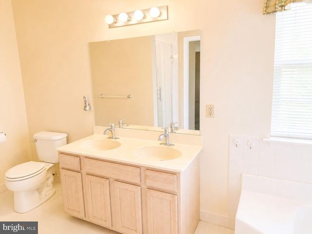 4037 RUNNYMEAD DR, Collegeville, PA 19426