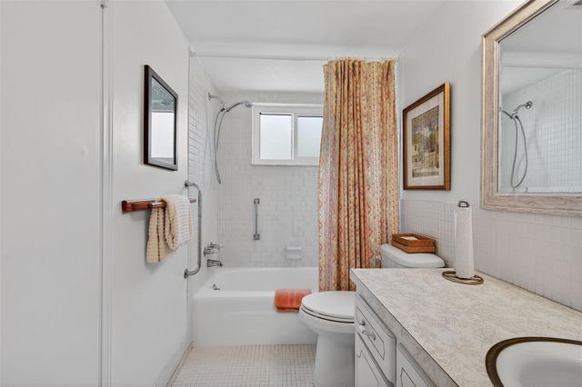 1200 N SHORE DRIVE NE 201 furnished, St Petersburg, FL 33701