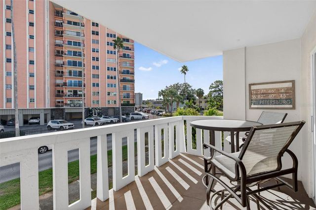 1200 N SHORE DRIVE NE 201 furnished, St Petersburg, FL 33701