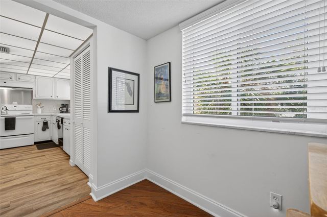 1200 N SHORE DRIVE NE 201 furnished, St Petersburg, FL 33701