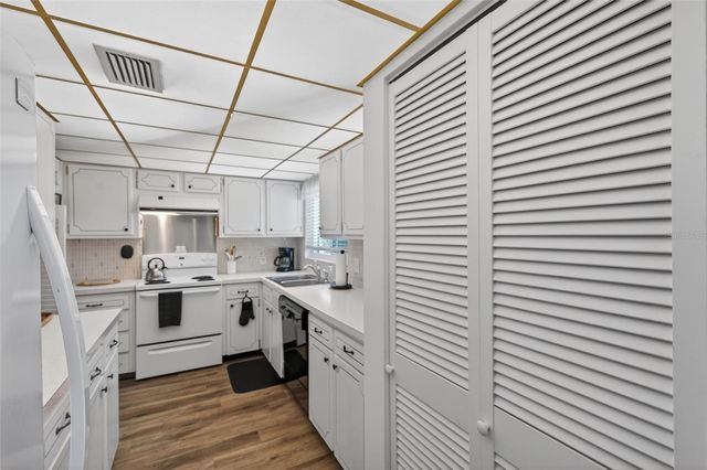 1200 N SHORE DRIVE NE 201 furnished, St Petersburg, FL 33701