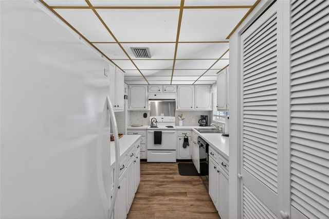 1200 N SHORE DRIVE NE 201 furnished, St Petersburg, FL 33701