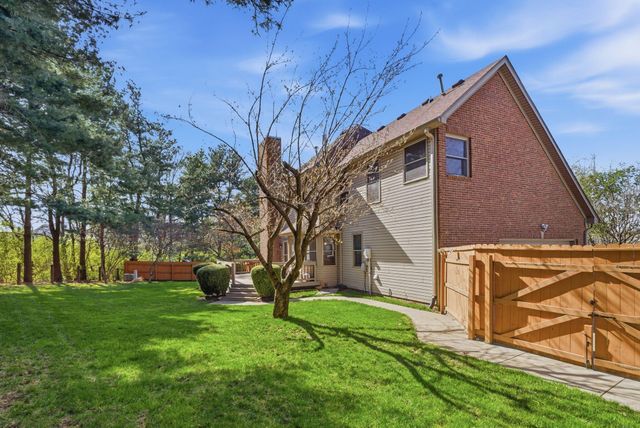 704 Maple Ridge Lane, Lexington, KY 40509