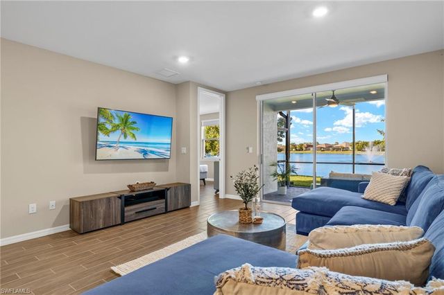 14644 Edgewater CIR, Naples, FL 34114