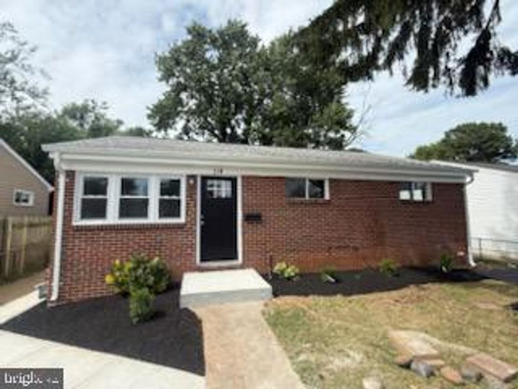 Image 1 of property listing at 114 CEDAR HILL RD, Brooklyn, MD 21225