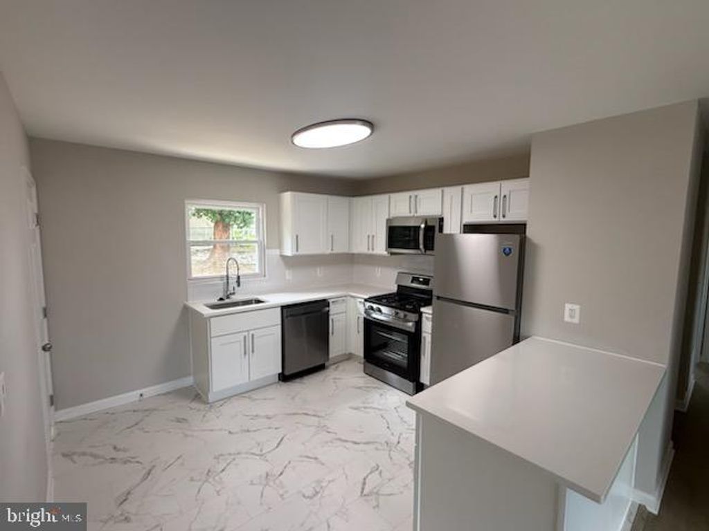Image 4 of property listing at 114 CEDAR HILL RD, Brooklyn, MD 21225