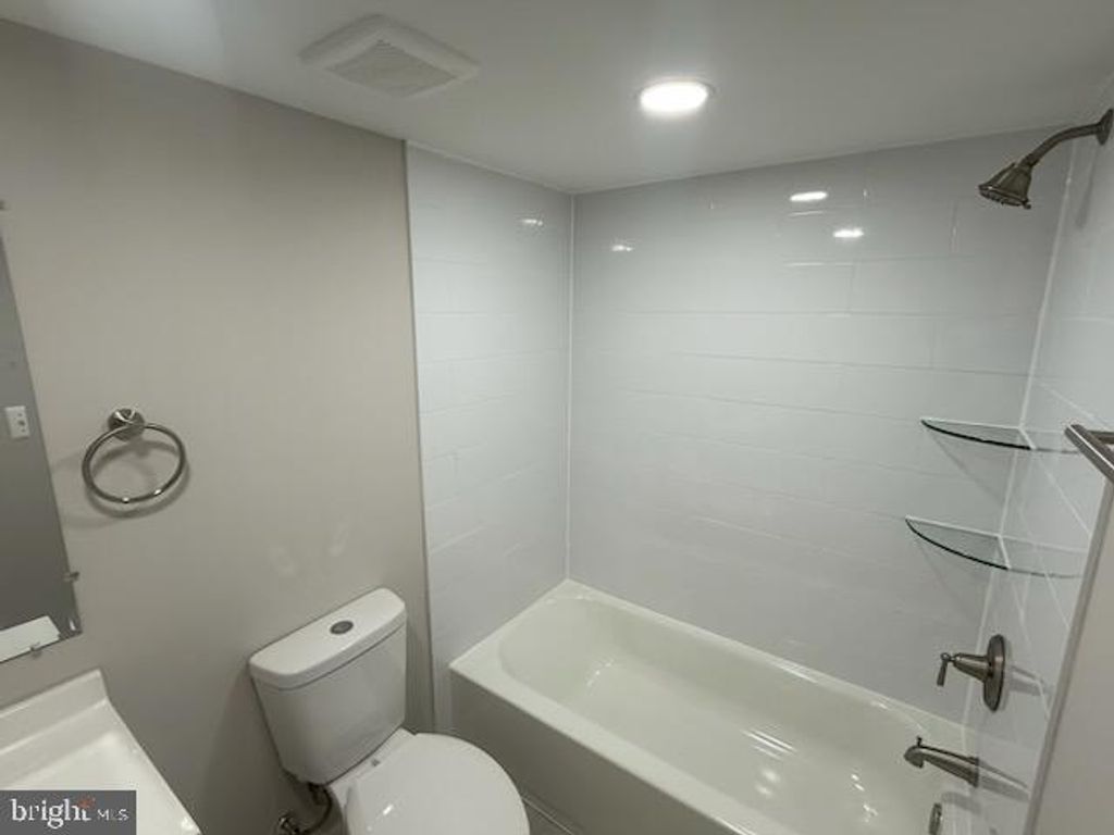 Image 6 of property listing at 114 CEDAR HILL RD, Brooklyn, MD 21225