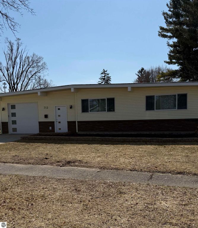 713 W Lincoln, East Tawas, MI 48730