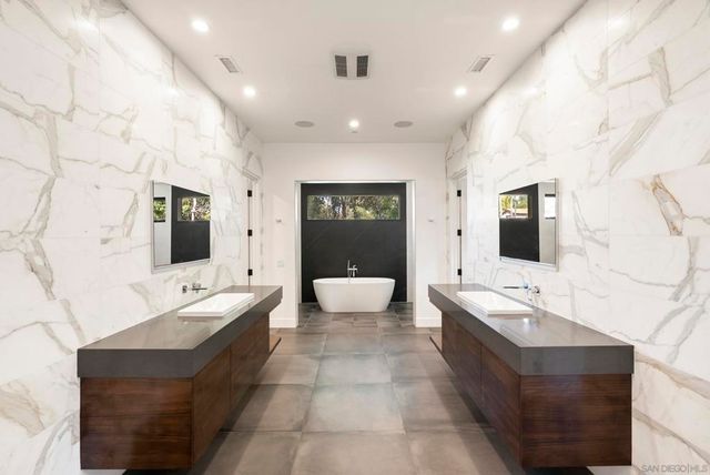 6850 Avenida de la Ronda, Rancho Santa Fe, CA 92067