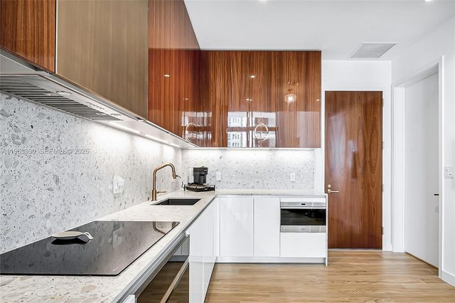 2655 S Bayshore Dr 706, Miami, FL 33133