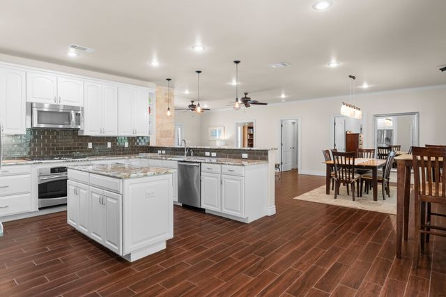 592 RS County Road 1151, Emory, TX 75440