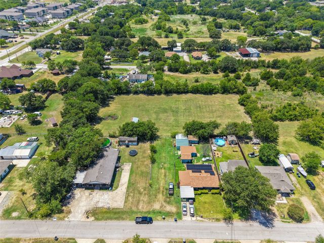 70 Sarah Lane, Dallas, TX 75253