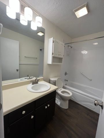 292 Donna Dr Apt D, Hendersonville, TN 37075