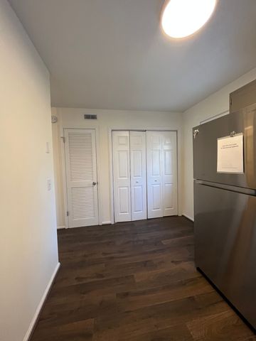 292 Donna Dr Apt D, Hendersonville, TN 37075