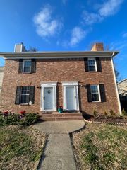 292 Donna Dr Apt D, Hendersonville, TN 37075