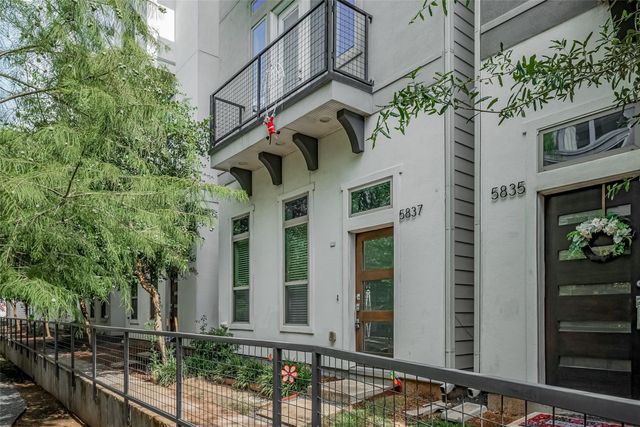 5837 E Post Oak Lane, Houston, TX 77055
