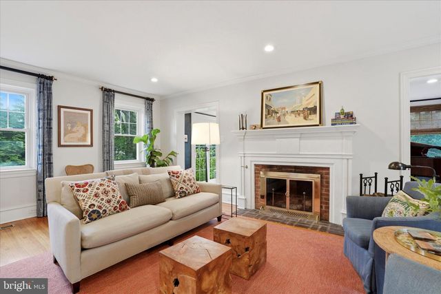 7 FARM RD, Wayne, PA 19087