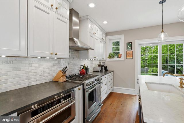 7 FARM RD, Wayne, PA 19087