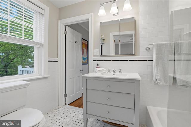 7 FARM RD, Wayne, PA 19087