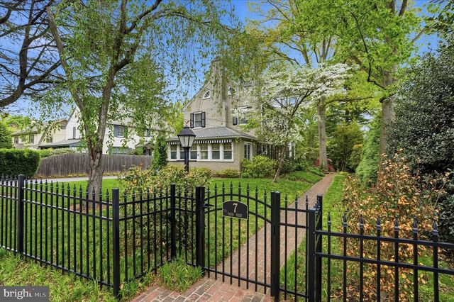 7 FARM RD, Wayne, PA 19087