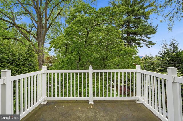7 FARM RD, Wayne, PA 19087