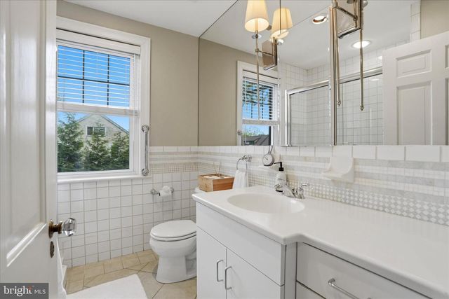7 FARM RD, Wayne, PA 19087