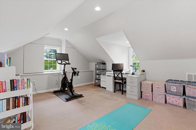 7 FARM RD, Wayne, PA 19087