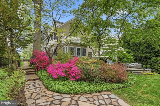 7 FARM RD, Wayne, PA 19087