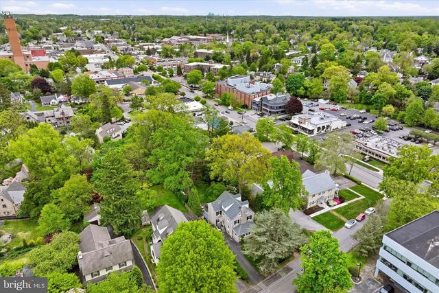 7 FARM RD, Wayne, PA 19087