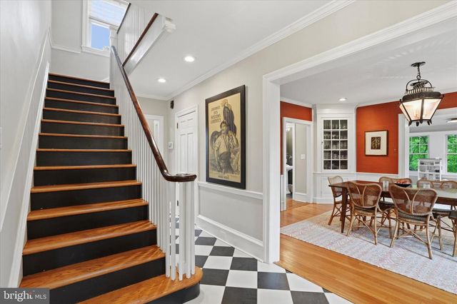 7 FARM RD, Wayne, PA 19087