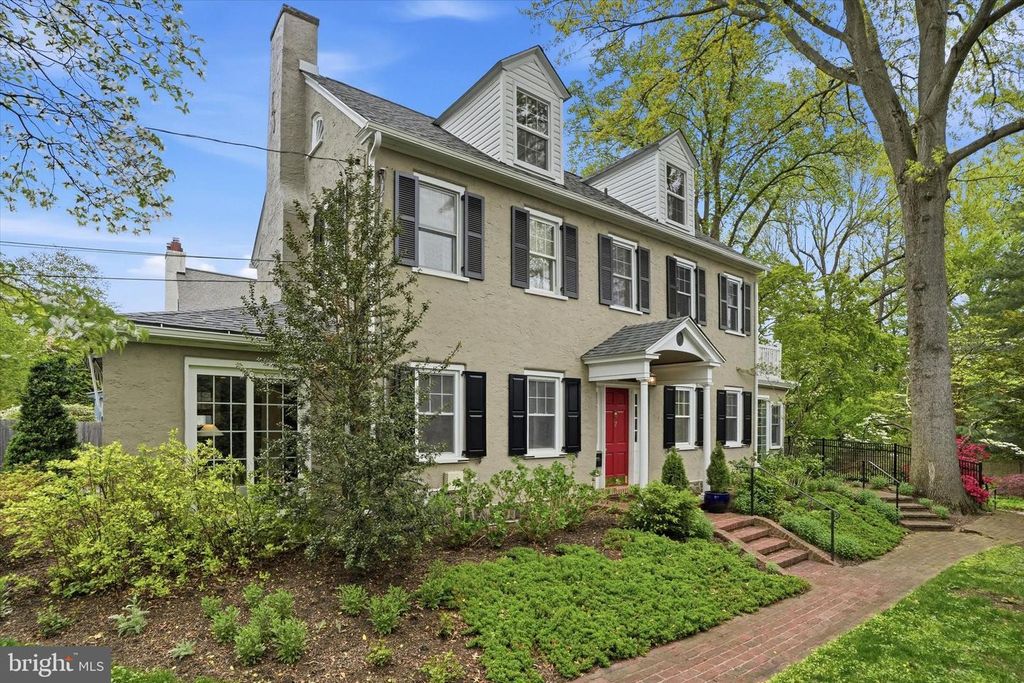 7 FARM RD, Wayne, PA 19087