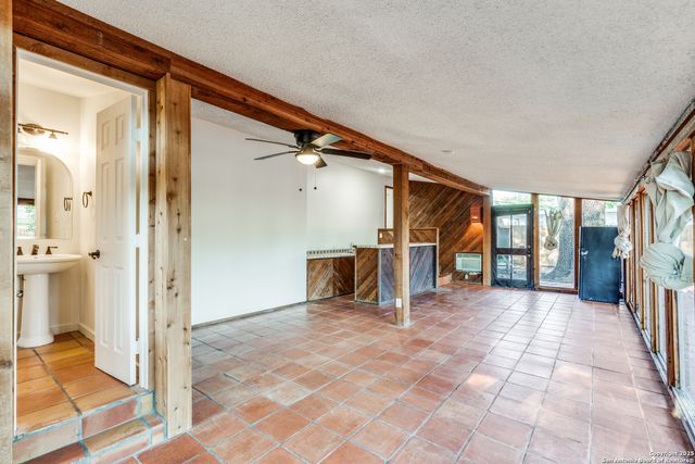 215 Woodcrest, San Antonio, TX 78209