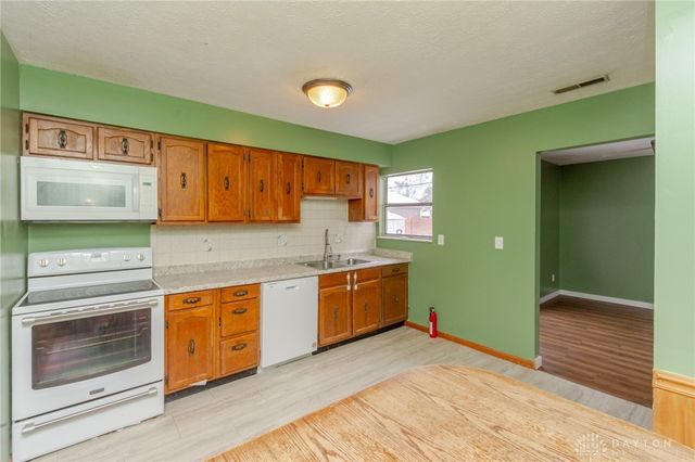 38 Lindway Drive, Fairborn, OH 45324