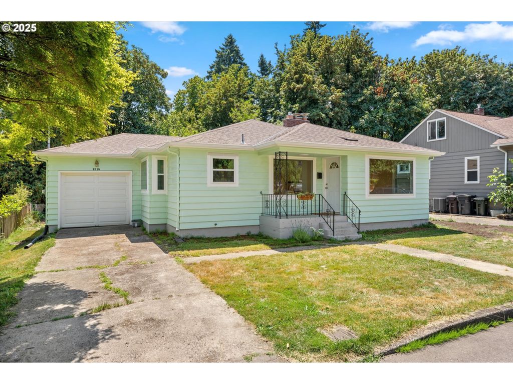 1518 HOLLY St, West Linn, OR 97068