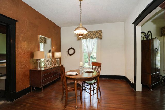212 S Pine Street, Tomball, TX 77375