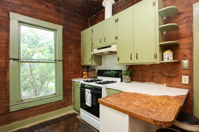 212 S Pine Street, Tomball, TX 77375