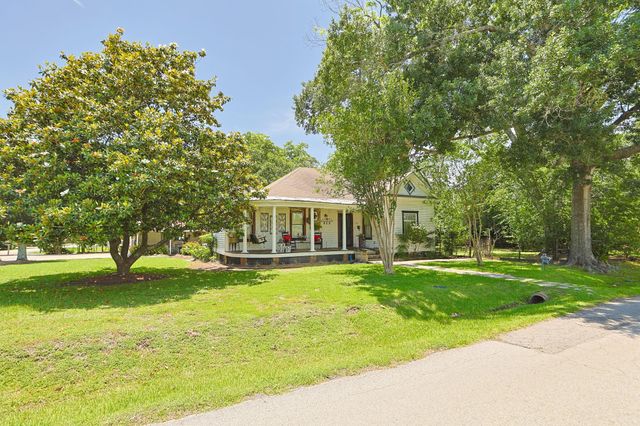 212 S Pine Street, Tomball, TX 77375