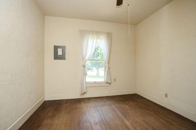 212 S Pine Street, Tomball, TX 77375