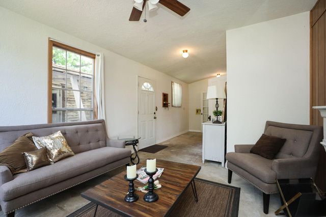 212 S Pine Street, Tomball, TX 77375