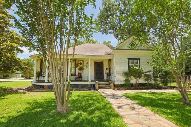 212 S Pine Street, Tomball, TX 77375