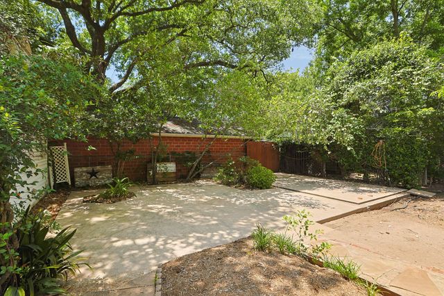 212 S Pine Street, Tomball, TX 77375