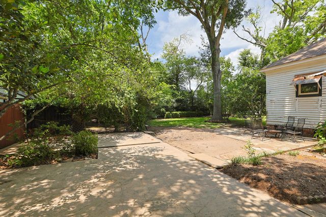 212 S Pine Street, Tomball, TX 77375
