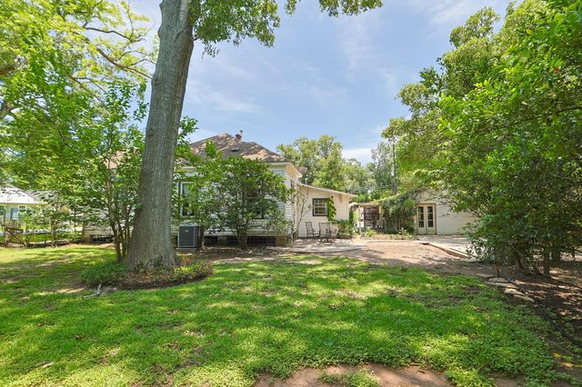 212 S Pine Street, Tomball, TX 77375