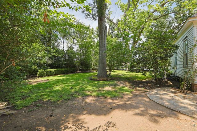 212 S Pine Street, Tomball, TX 77375