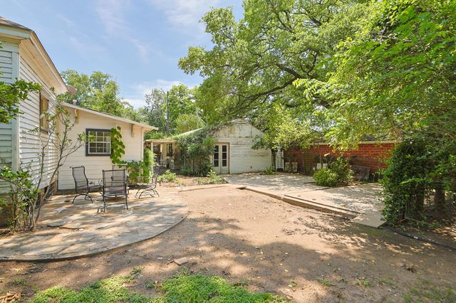 212 S Pine Street, Tomball, TX 77375
