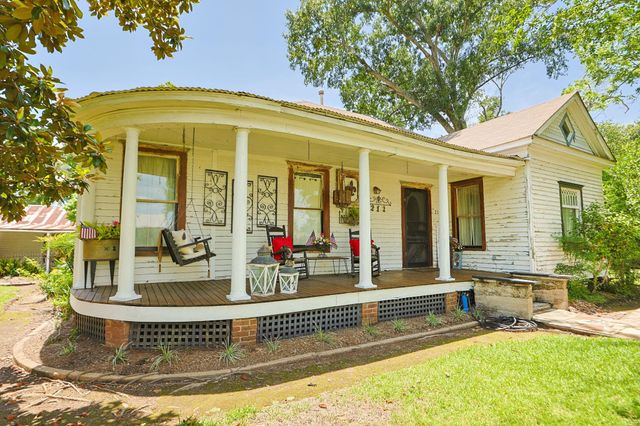 212 S Pine Street, Tomball, TX 77375