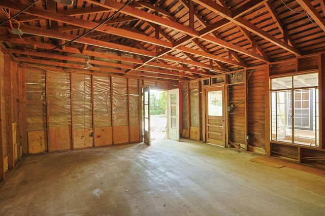 212 S Pine Street, Tomball, TX 77375