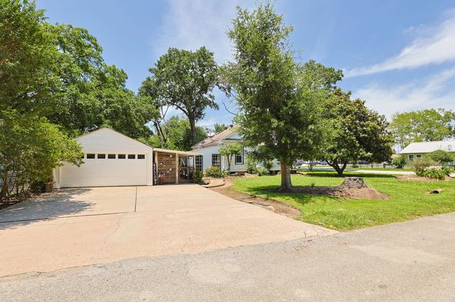 212 S Pine Street, Tomball, TX 77375