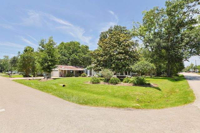 212 S Pine Street, Tomball, TX 77375