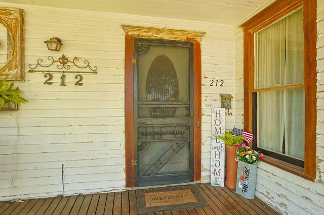 212 S Pine Street, Tomball, TX 77375